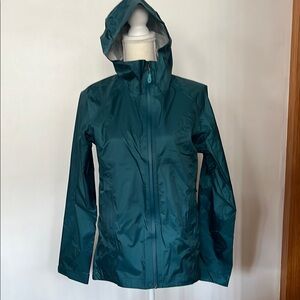 Stio Green Jacket with Hood and Water-Resistant Design